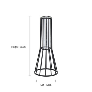 Vase de table moderne en métal industriel Gallery Edit avec tube en verre, hauteur 26 cm, noir, porte-fleurs décoratif - Product Image 1