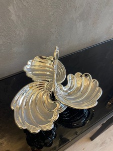 Bol de service à trois compartiments plaqué argent avec poignée centrale, idéal pour la présentation de desserts et de collations sur les buffets de centres de villégiature - Product Image 6