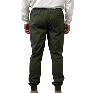 Pantalones deportivos suaves y transpirables para hombre, con tela ligera y ajuste flexible, ideales para entrenamiento en el gimnasio y uso diario, en venta. - Product Image 2