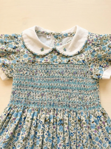 Usine OEM/ODM au Vietnam, vente en gros, prix personnalisé, robe pour bébé fille, bleu floral, faite à la main, smockée, manches courtes, coupe trapèze, 100% coton - Product Image 5