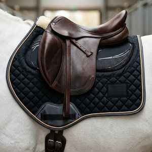 Almohadilla de Silla de Montar Ecuestre Premium de Alta Demanda para Salto GP/Jumping, Acolchada de Algodón con Espuma Viscoelástica y Base Antideslizante con Estampado de Silicona - Product Image 2
