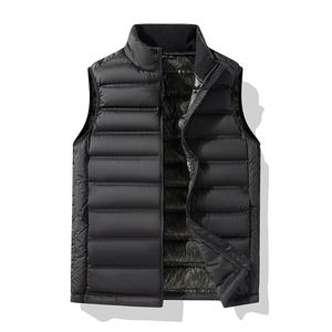 Chaleco Acolchado Rojo de Poliéster para Hombre Tough Tack, Cuello Alto, Ligero, de Secado Rápido, Cierre de Cremallera, Ajuste Relajado, Capa Base - Product Image 3