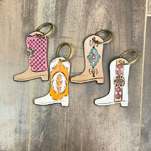 Venta al por mayor de botas de vaquero personalizadas tacones altos llavero de Metal llavero hecho a mano botas de cuero genuino patrón llavero para mujer - Product Image 4