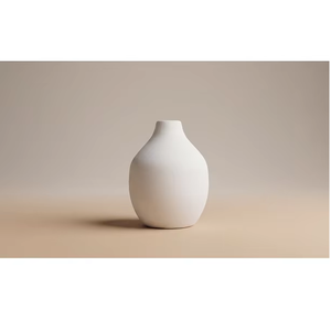 Vase en céramique minimaliste de taille moyenne, porte-fleurs de table pour la maison, le bureau, les mariages, les événements, la décoration intérieure et les arrangements floraux - Product Image 1
