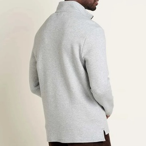 Pull tricoté gris à manches courtes et col montant pour homme, coupe décontractée, respirant, 100 % coton, avec logo frontal - Product Image 2