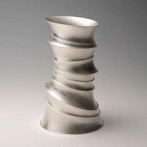 Elegante Florero Metálico para Decoración de Escritorio de Oficina, Mesa de Recepción y con Atractivo Diseño Contemporáneo - Product Image 2