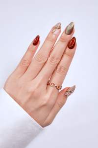 Uñas Postizas Artificiales con Línea Metálica Dorada, Forma de Almendra, Personalizadas OEM ODM, Uñas de Lujo con Efecto Mármol al por Mayor - Product Image 3