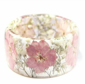 Clear resin bangle with intertwined natural <b>twigs</b> and colorful dried wildflowers, available at wholesale prices. - Product Image 2