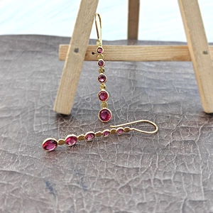 Boucles d'oreilles pendantes pour femme, tendance, en laiton plaqué or, avec pierre précieuse ronde en quartz rubis, serties en clos linéaire, cadeau de mariage, bijoux - Product Image 4