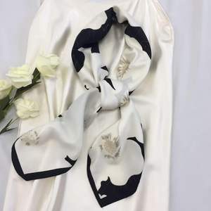 Pañuelo de Seda Satinada de Lujo para Mujer, Pañuelo Cuadrado de Moda para la Cabeza, Pañuelo para el Cabello, Pañuelo para el Cuello, Elegante Pañuelo Estampado de Diseñador para Damas - Product Image 3