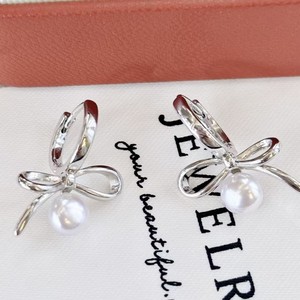 Pendientes de Perlas de Agua Dulce con Nudo de Mariposa, Estilo Fresco y Lujoso, Diseño Simple y Versátil - Product Image 1