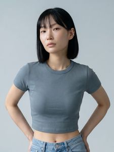 Crop top femme minimaliste, design uni, décontracté, à manches, coupe ajustée, moderne, pour le quotidien, élégant, basique, extensible - Product Image 3