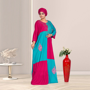 ชุดเดรสยาวผ้าเรยอนสองสี แต่งลายปักอย่างประณีต ทรงเข้ารูปพร้อมผ้าจับจีบแบบนุ่มและชายกระโปรงยาวลากพื้น - Product Image 3