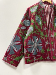 Chaqueta de terciopelo rojo con bordado floral, cuello alto, manga larga, bordado a mano, ropa cálida de invierno, estilo casual - Product Image 2