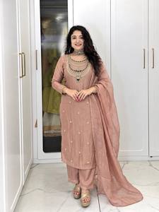 Ensemble Kurta, pantalon et dupatta en soie brodée rose, extensible, style indien pakistanais, tenue traditionnelle pour femmes, pour mariage et fêtes - Product Image 3