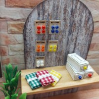 Meubles miniatures pour maison de poupée 1:12, boutique de tissus, table en bois, présentoir, accessoires de couture, décor de scène DIY pour les plus de 14 ans