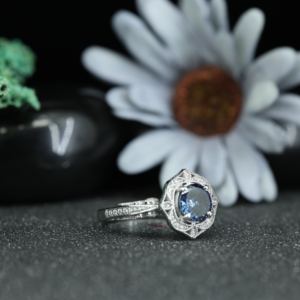 Bague de Fiançailles Vintage en Moissanite Bleue Prix Usine, Anneau de Mariage Antique en Argent 925 Plaqué Rhodium pour Femme - Product Image 2