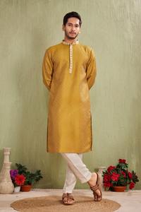 Kurta en soie dorée pour homme avec patte de boutonnage brodée blanche, coupe classique, longueur cheville, tenue traditionnelle indienne pour mariage - Product Image 3