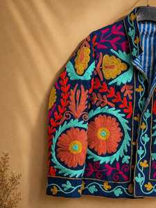 Veste Suzani brodée florale bleu marine audacieuse et artistique, style bohème ethnique, pour festival, pièce maîtresse unique - Product Image 4