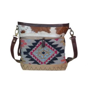 Sac bandoulière en cuir de vachette et toile fait main, style vintage, fermeture éclair, motif tribal bohème, pour femme, stock disponible aux États-Unis - Product Image 1