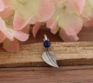 Collar de Joyería Botánica con Gema Azul Intenso, Plata de Ley 925 con Forma de Hoja de Circonio Natural, Chapado en Platino Vintage, Venta al por Mayor - Product Image 3