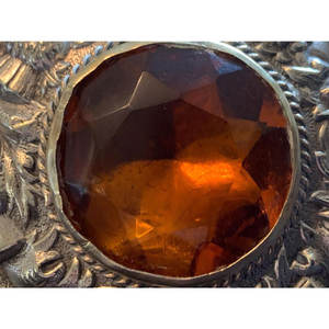 Broche Antiguo Grande de Metal Blanco con Diseño de Cardo y Piedra Central Facetada, para Uso Tradicional Escocés con Kilt - Product Image 6