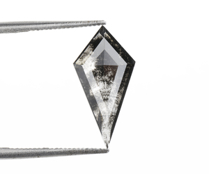 Diamante Negro de Laboratorio Cultivado en Laboratorio, Corte Cometa, 1.45 Ct, Fancy S&P, Perforado con Láser, Diamante Suelto Personalizado Tipo Sal y Pimienta, Venta al por Mayor - Product Image 1