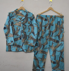 Ensemble de pyjama en coton tissé exquis en deux pièces, fabriqué en coton respirant de qualité supérieure, imprimé motif léopard, élégant - Product Image 1