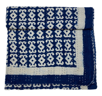 Couvre-lit Kantha en coton bleu et blanc à motifs géométriques, plié, pour toutes les saisons, décoration intérieure, design brodé