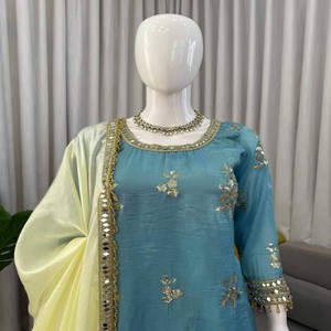 Conjunto de Kurta y Plazo de Seda VASTRA COTTAGE con Dupatta de Encaje, Adorno de Lentejuelas y Espejos, Completamente Cosido con Margen, Ideal para Fiestas - Product Image 4