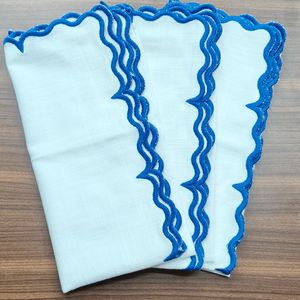 Servilleta de tela de algodón elegante color azul real con borde festoneado para cenas, bodas y restaurantes - Product Image 4