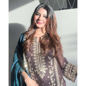 Conjunto de Dupatta y parte superior inferior de mujer de moda con trabajo de secuencia de bordado pesado - Product Image 1