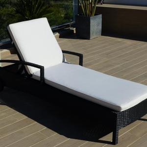 Modern Outdoor Sun Lounger with <b>White</b> <b>Cushion</b> PE Rattan Frame Tilting Design Portable for Patio Use - Product Image 6