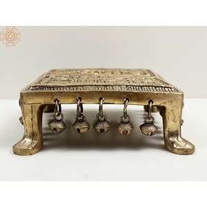 Petit Pooja Chowki en laiton fait à la main de 7 pouces avec Ghungroos pour la décoration intérieure et l'article Temple Chowki - Product Image 4