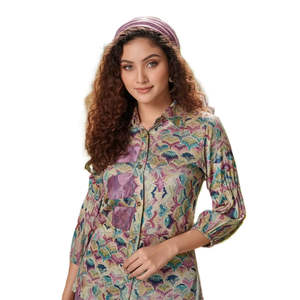 Ensemble coordonné exclusif à imprimé floral pour femmes, kurta et pantalon ethniques contemporains à coupe asymétrique, avec foulard assorti, pour les occasions spéciales, en polyester. - Product Image 6