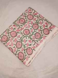 Tissu artisanal pour confection de robes d'été en coton biologique imprimé floral, technique tricotée, pour projets créatifs et travaux manuels, vendu au mètre - Product Image 1