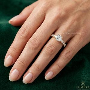 Bague de fiançailles de luxe en or jaune 9K 10K 14K 18K avec diamant de laboratoire taille ronde certifié IGI, cadeau de mariage pour femme - Product Image 6