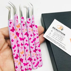 Pince à épiler d'extension de cils imprimée papillon testée à la main en acier inoxydable durable avec pointe pointue - Product Image 1