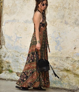 ผู้ผลิตและผู้ค้าส่งชุดส่าหรีผ้าไหมอินเดียสำหรับผู้หญิง ชุดเดรสคอวียาว - Product Image 3