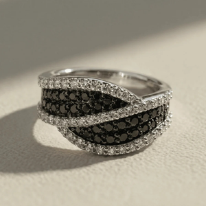 Bague Éternité Luxe Éclipse Éternelle TIARAS JEWELS en Argent Sterling 925 avec Pierre Naturelle Noire et Blanche Taille Brillant et Sertissage à Griffes - Product Image 1