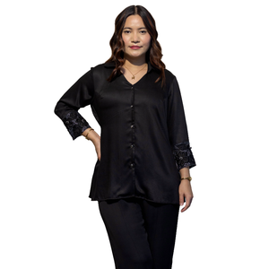 เสื้อเชิ้ตผ้าฝ้ายกิซ่าสีดำพรีเมียมสำหรับผู้หญิง สวมใส่สบาย ดูดี มีสไตล์ เหมาะสำหรับใส่ทุกวัน จากผู้ผลิต - Product Image 1