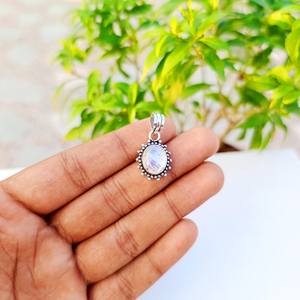 Colgante de Piedra Lunar Arcoíris Chapado en Plata de Ley, Hecho a Mano, con Engaste de Bisel, Joyería de Gema, Regalo Elegante para Mujeres y Niñas - Product Image 3