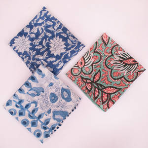 Écharpe carrée en coton imprimé à la main, élégante et multifonctionnelle, style bohème, pour la tête, le cou et les mains. - Product Image 4