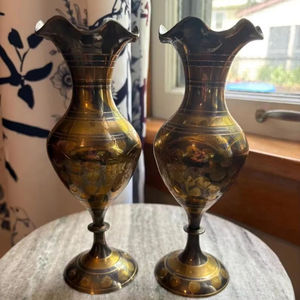 Nouveauté : Vase décoratif en laiton avec motif floral en acrylique pour la décoration de la maison ou comme cadeau, en métal, à prix raisonnable - Product Image 1