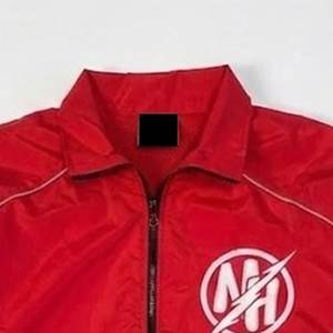 Conjuntos de pantalones cortos cortavientos de nailon rojos para hombre con logotipo personalizado RTS de alta demanda para verano, conjuntos vintage de secado rápido para hombre, chaquetas Highstreet. - Product Image 6