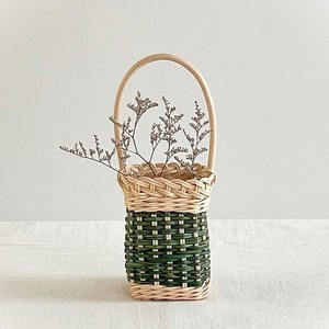 Panier en rotin coloré avec longue poignée, paniers de rangement faits à la main, accessoires d'emballage cadeau - Product Image 1