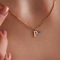 Collier pendentif lettre basique pour femme en acier inoxydable 304 plaqué or 18 carats avec zircon sur chaîne maille forçat