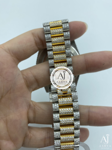 AARVA JEWELS นาฬิกาข้อมือสแตนเลสสตีลประดับเพชรทองหรูหรา 40 มม. อะนาล็อกควอตซ์คริสตัลแซฟไฟร์สายขนาด 20 มม. น้ำหนักเบาแฟชั่นสำหรับทุกเพศ - Product Image 3