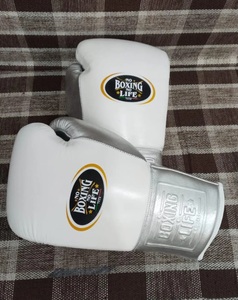 No Boxing No Life Guantes de Entrenamiento y Sparring de MMA de Cuero Genuino Blanco Plateado con Cordones, Logotipo Grabado, Antideslizantes y Muñequera Ajustable para Adultos - Product Image 3