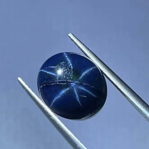 Saphir bleu naturel cabochon étoilé à 6 branches. - Product Image 1